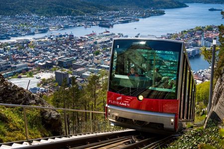 Mostraumen cruise, historic city walk and Flöyen funicular guided tour