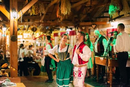 Folklore 4-course dinner in Prague with unlimited drinks and show