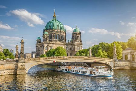 1-hour historical Spree river cruise in Berlin