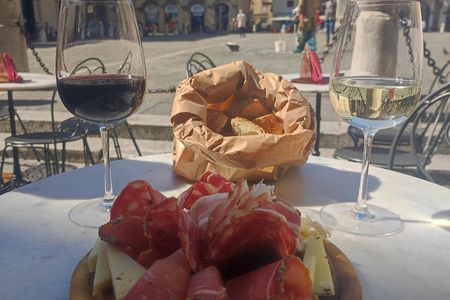 Traditional food tour in Lucca