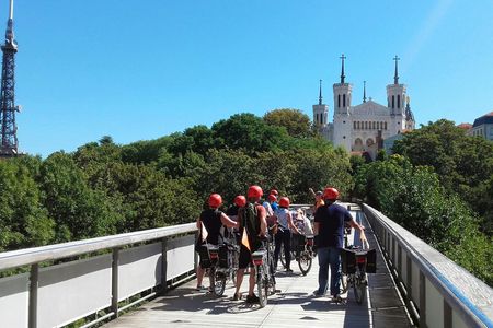 3-hour electric bike tour with food tasting in Lyon
