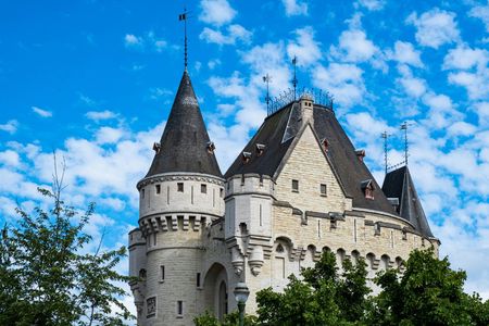 Brussels' history audio tour with Halle Gate admission ticket