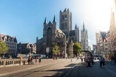 Sips and stories, a private beer tour in Ghent