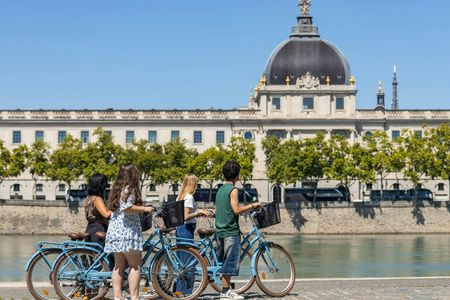 3-hour city highlights bike tour in Lyon