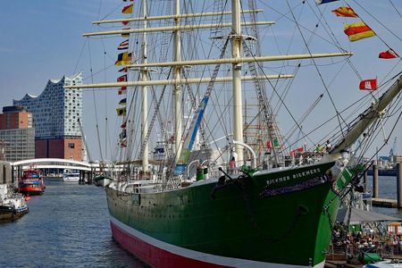 Rickmer Rickmers ticket and Hamburg highlights audio tour