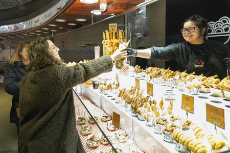 Food market guided tour with tastings