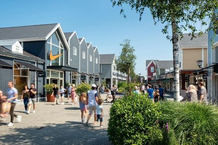 Batavia Stad Fashion Outlet shuttle bus tickets from Amsterdam