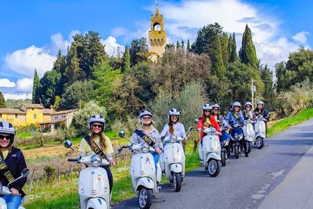 Full-day Vespa tour in the Chianti area from Siena