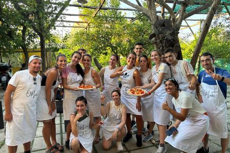 Hands-on Italian pizza making class in Sorrento garden