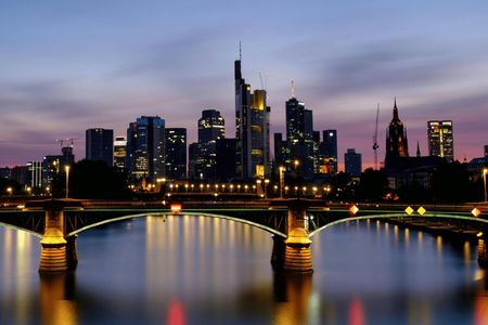 Lounge evening cruise in Frankfurt