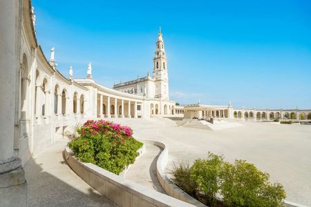 Sanctuary Fátima and Little Shepherd Town guided tour