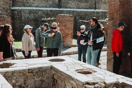 Pompeii guided tour with tasting inside the Ruins