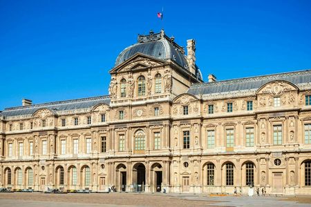 Louvre guided tour with priority entry and audio guide