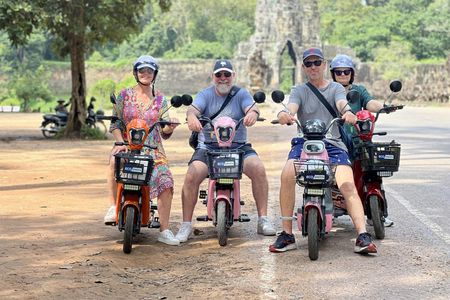 Angkor sunrise e-bike tour with lunch