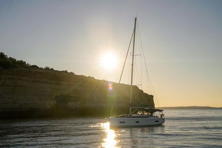 Sunrise cruise along Algarve coast and Benagil Caves