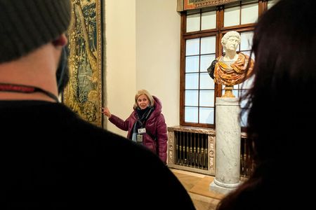 Guided Wawel tour with lunch and Vistula River cruise