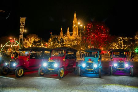 Tour of four Christmas markets in Vienna in an electric classic car