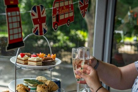 London afternoon tea bus tour with optional London Eye