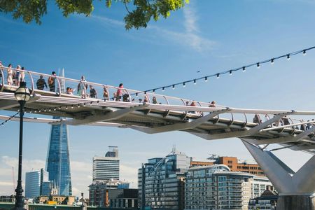 London big city hike through renowned landmarks