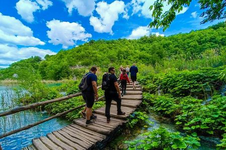 Guided tour through Rastoke Village and Plitvice Lakes National Park