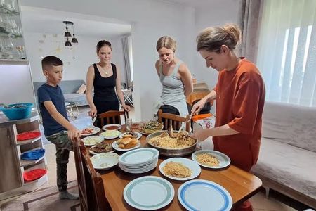Traditional cooking class with a local family in Berat