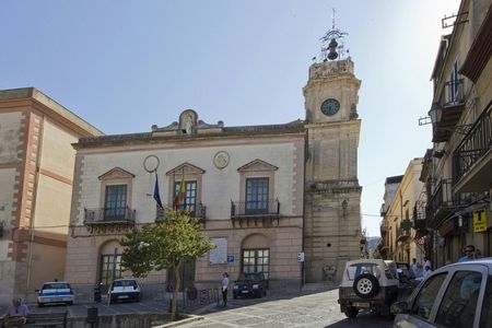 Walking tour through Corleone's history and nature