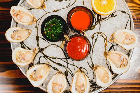 Oyster and wine experience in New York