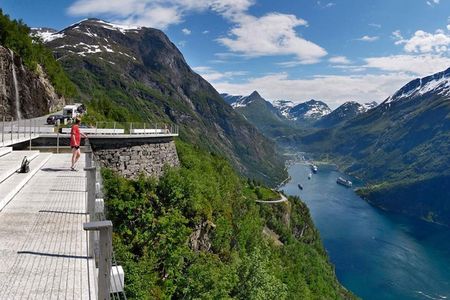 Self-guided Ålesund to Geiranger fjord tour with return