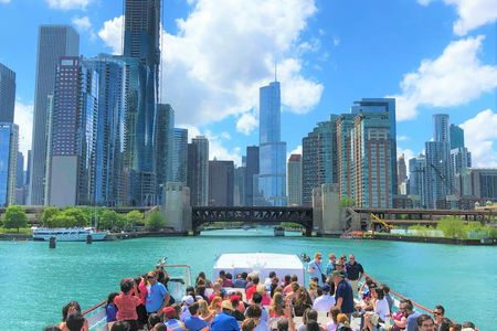 90-min architecture boat tour on the Chicago river