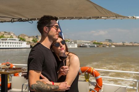 Bordeaux farmers market tour and gourmet river cruise