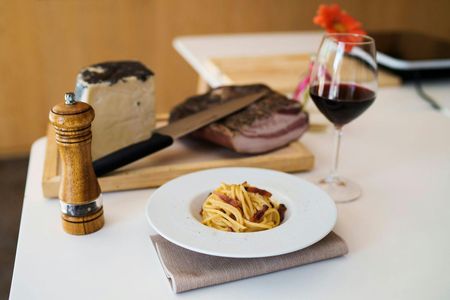 Real carbonara cooking class in Olbia