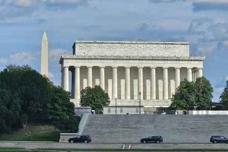 DC Memorials Guided Tour with optional Washington Monument ticket