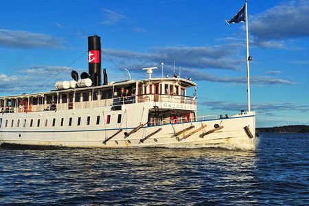 Stockholm archipelago boat tour with guide