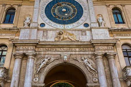 Padua guided tour with train tickets from Venice