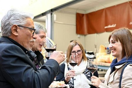 City market food tour with tastings in Cagliari