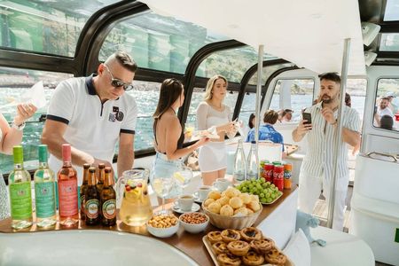 Boat cruise with buffet, sangria and open bar