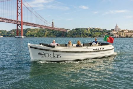 Cruise on a luxury boat with pastel de nata and coffee in Lisbon