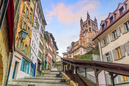 Lausanne walking tour and chocolate tasting with a local