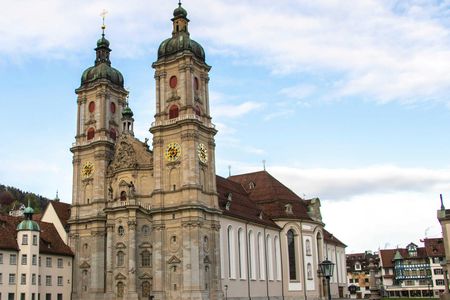 St. Gallen walking tour and chocolate tasting with a local