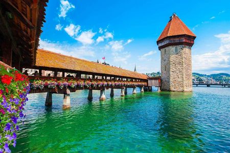 Lucerne best intro walking tour with a local