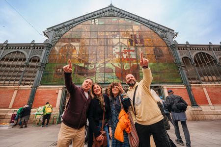 Malaga Market Tapas & Drinks Tour with a Local