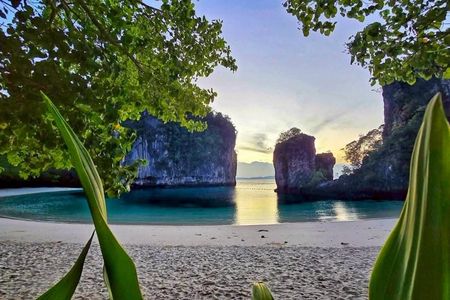 Full day Hong Island small group tour with lunch