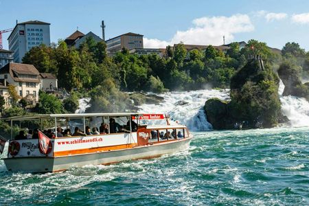 Circular river cruise from the Rhine Falls to Rheinau