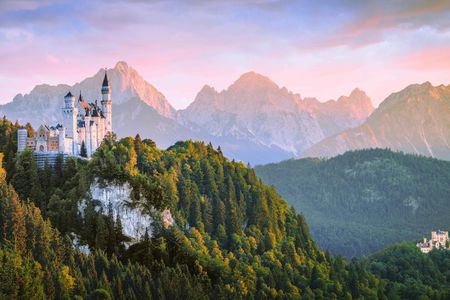 Neuschwanstein Castle guided tour with hiking experience from Munich