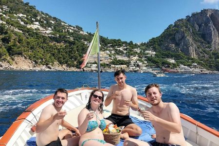 Spend an unforgettable day on a shared boat in Capri