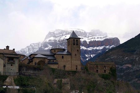 Day trip to three towns in Ordesa National Park from Zaragoza