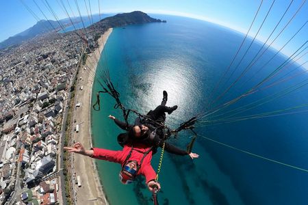 Tandem paragliding in Alanya with a licensed guide