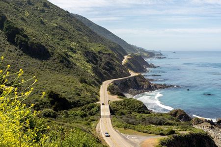 Audio-guided driving tour along Big Sur Highway 1