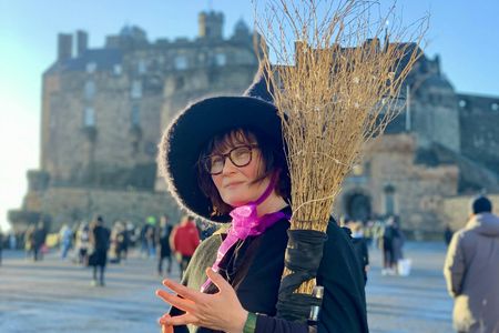 Edinburgh old town haunted history walking tour