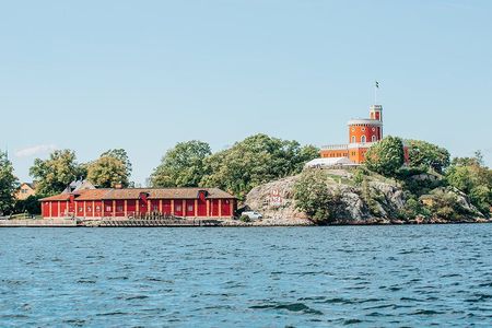 Stockholm archipelago 75-minute boat tour with guide